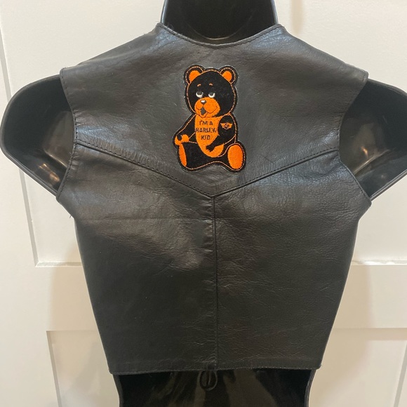 Kids vintage Leather Biker vest with (rare) Harley Davison bear on back patch - Picture 9 of 16